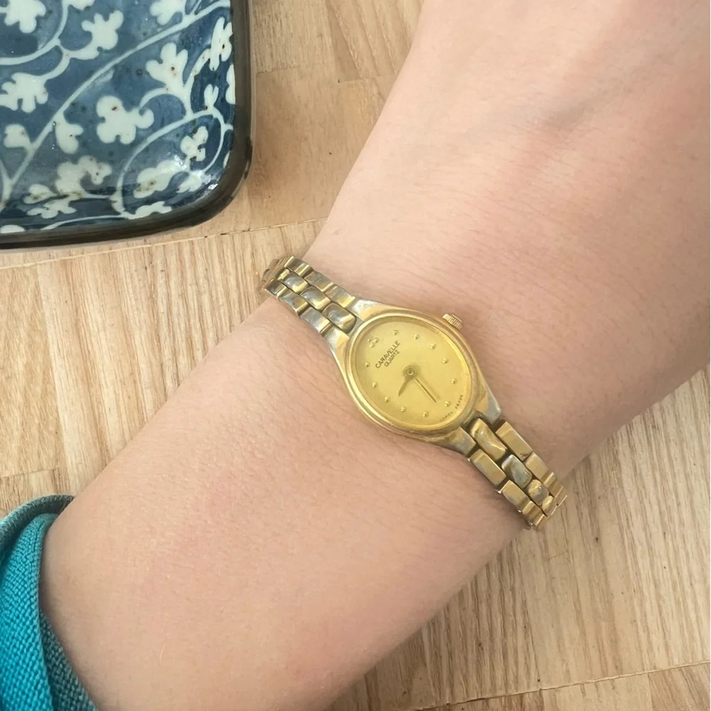 Vintage caravelle by Bulova ladies oval gold tone watch case NEW BATTERY